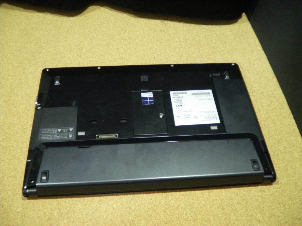 Lifebook S904HのHDDをSSDに換装しました。